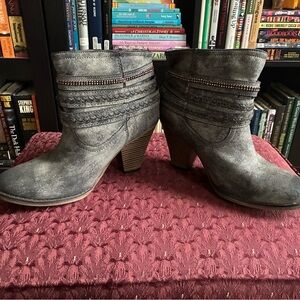 Stylish Gray Ankle Boots